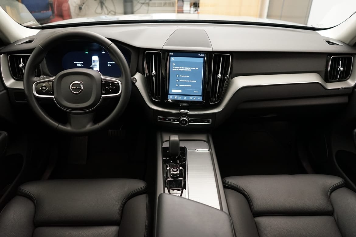 Volvo XC60 T6 Plus Dark 2024, bild 6/10