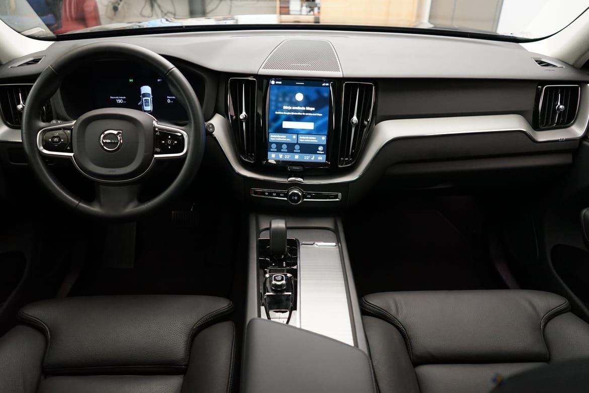 Volvo XC60 T6 Plus Dark Nordic 2025, photo 6/10
