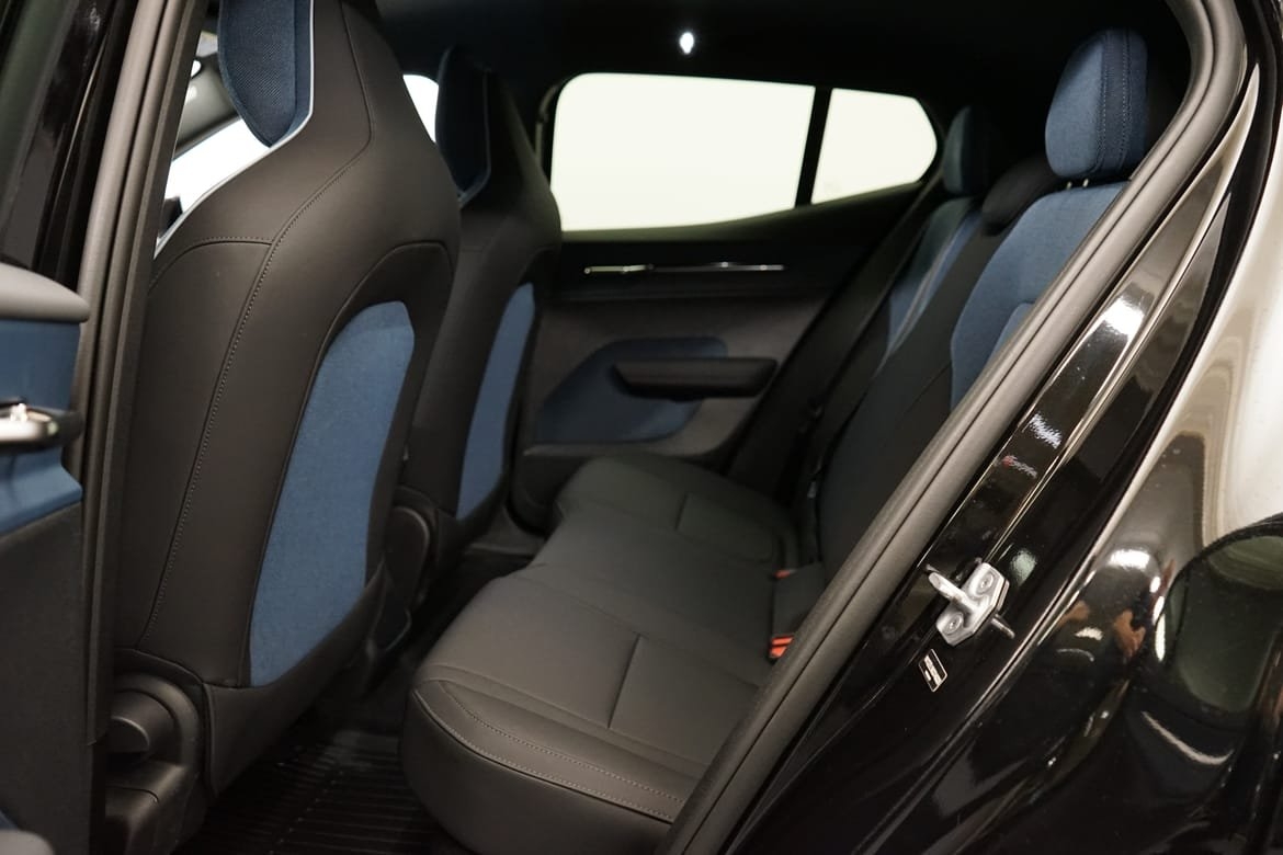 Volvo EX30 Extended Range Plus Edition 2025, bild 7/10