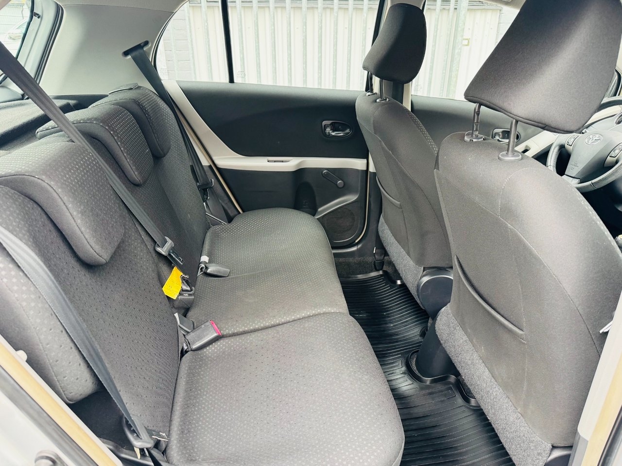 Toyota Yaris 2011, bild 6/10