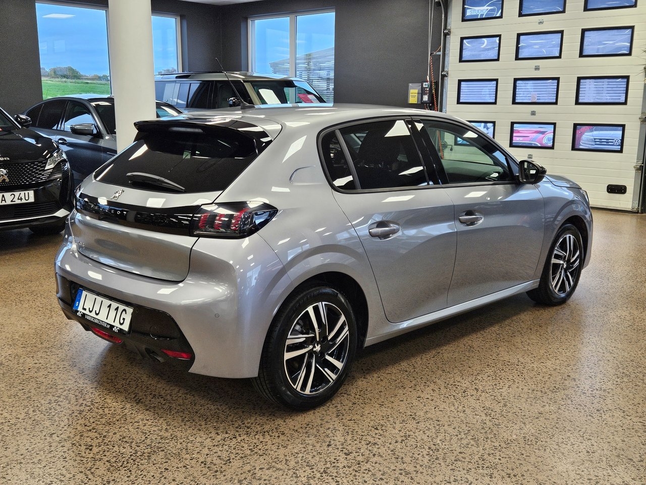 Peugeot 208 1.2 PureTech 100 Allure 2023, bild 6/10