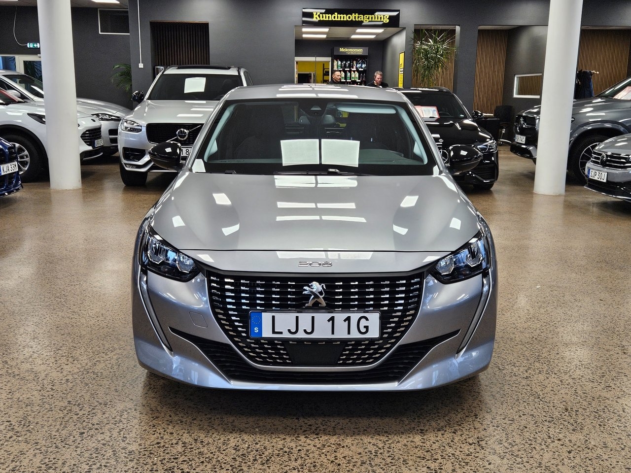 Peugeot 208 1.2 PureTech 100 Allure 2023, bild 2/10
