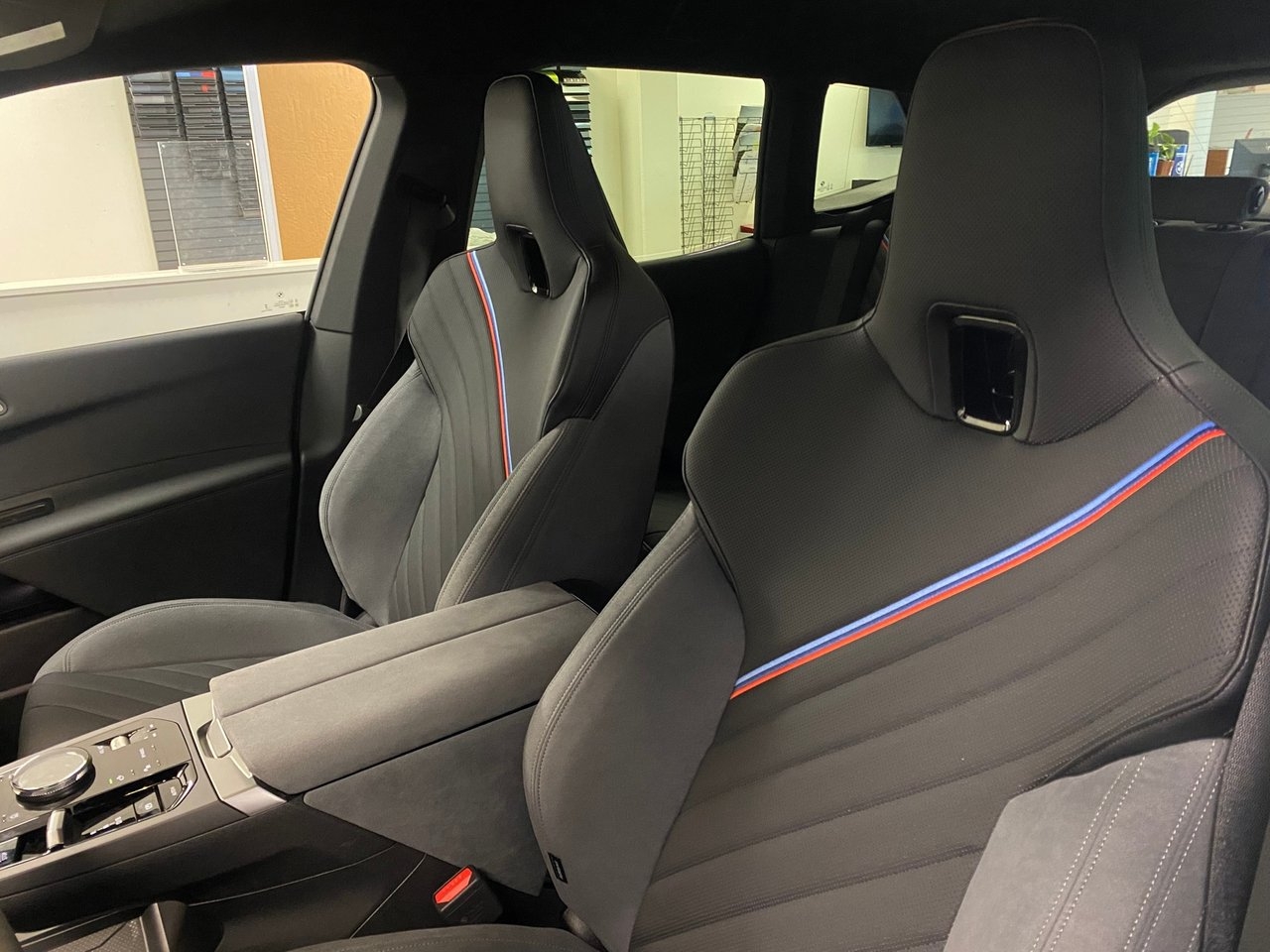 BMW iX 60 M Sport 2026, photo 3/10