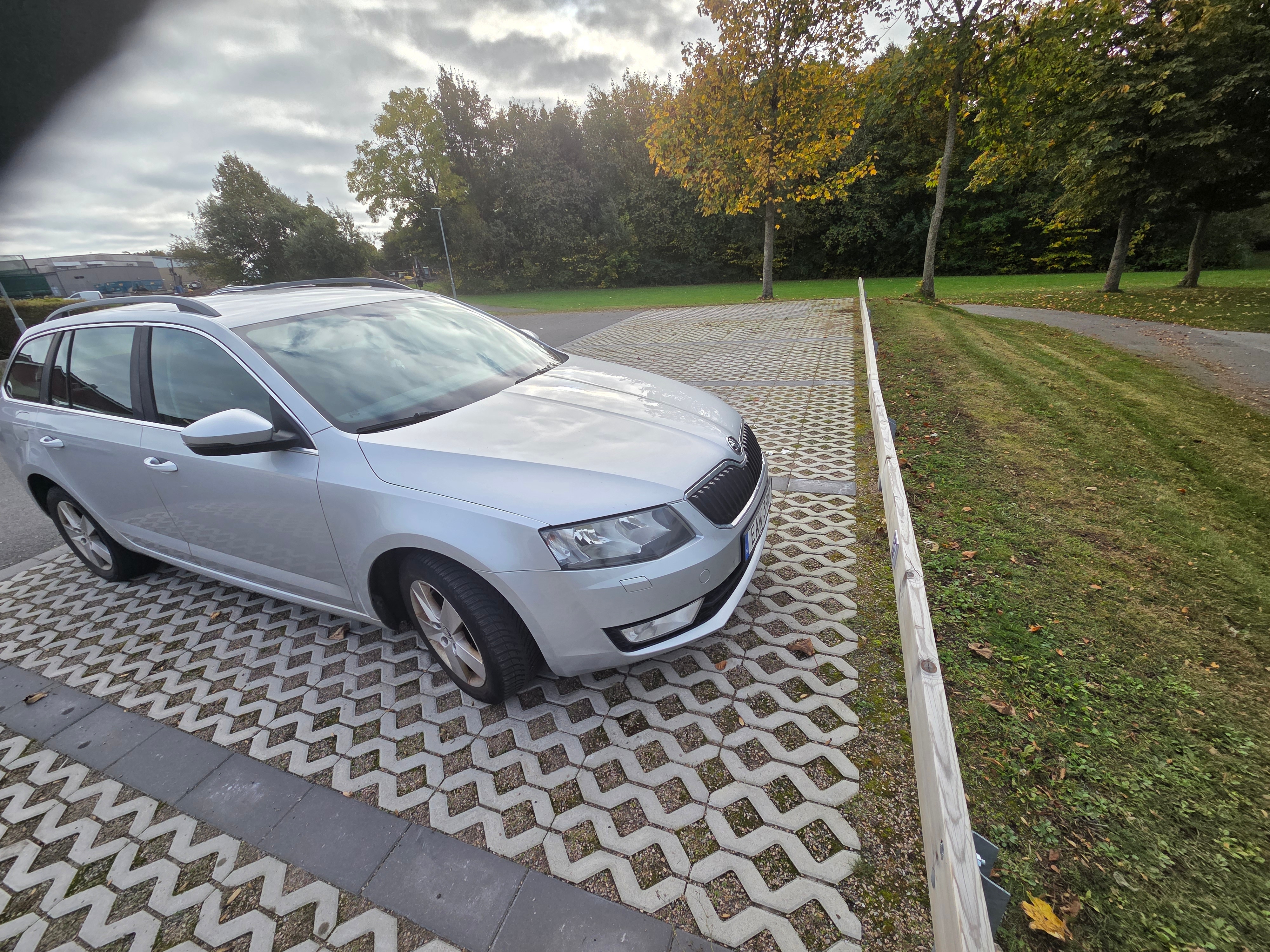 Skoda Octavia Kombi 1.4 TSI Manuell 2015, bild 2/10