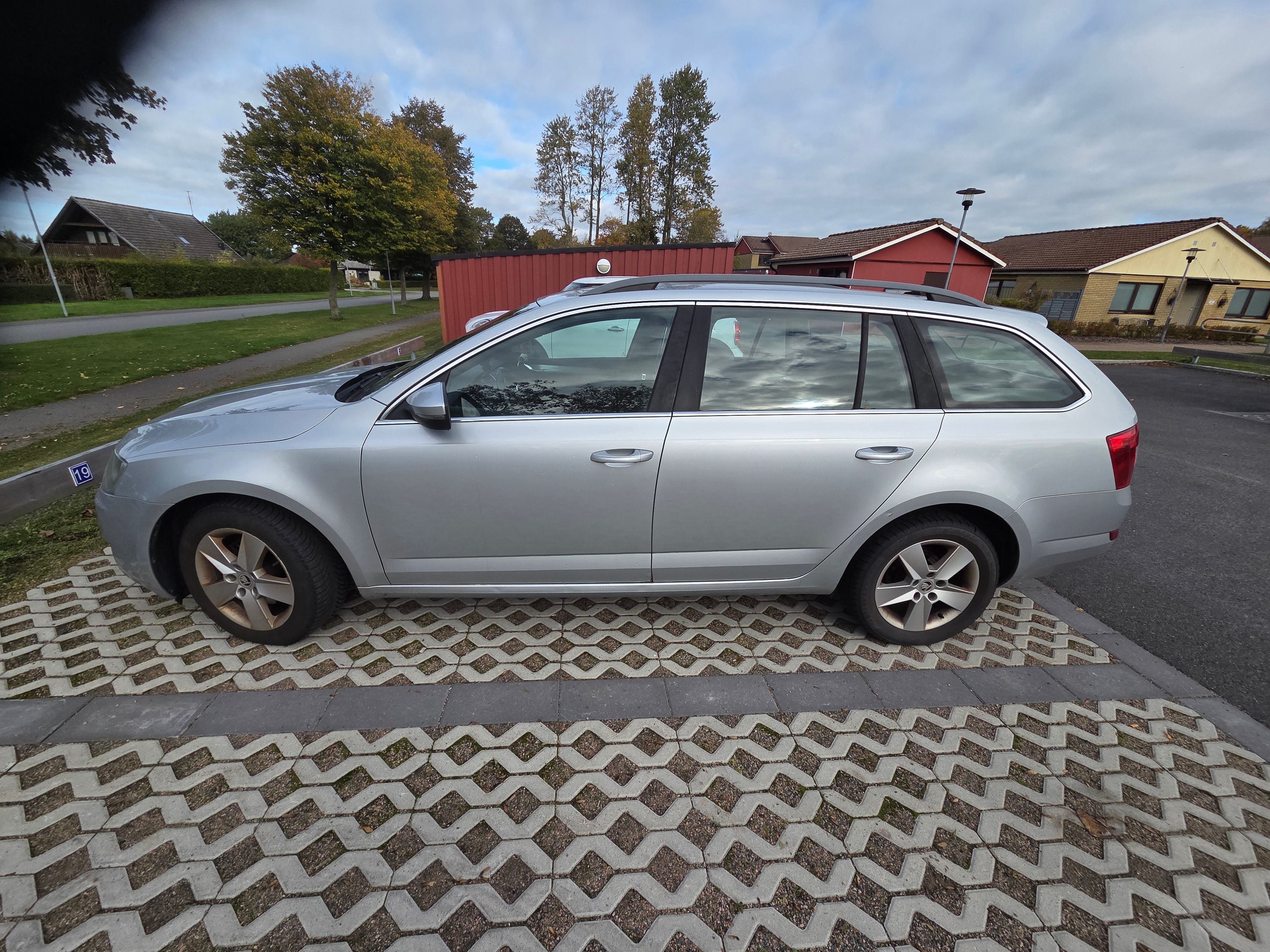 Skoda Octavia Kombi 1.4 TSI Manuell 2015, bild 5/10