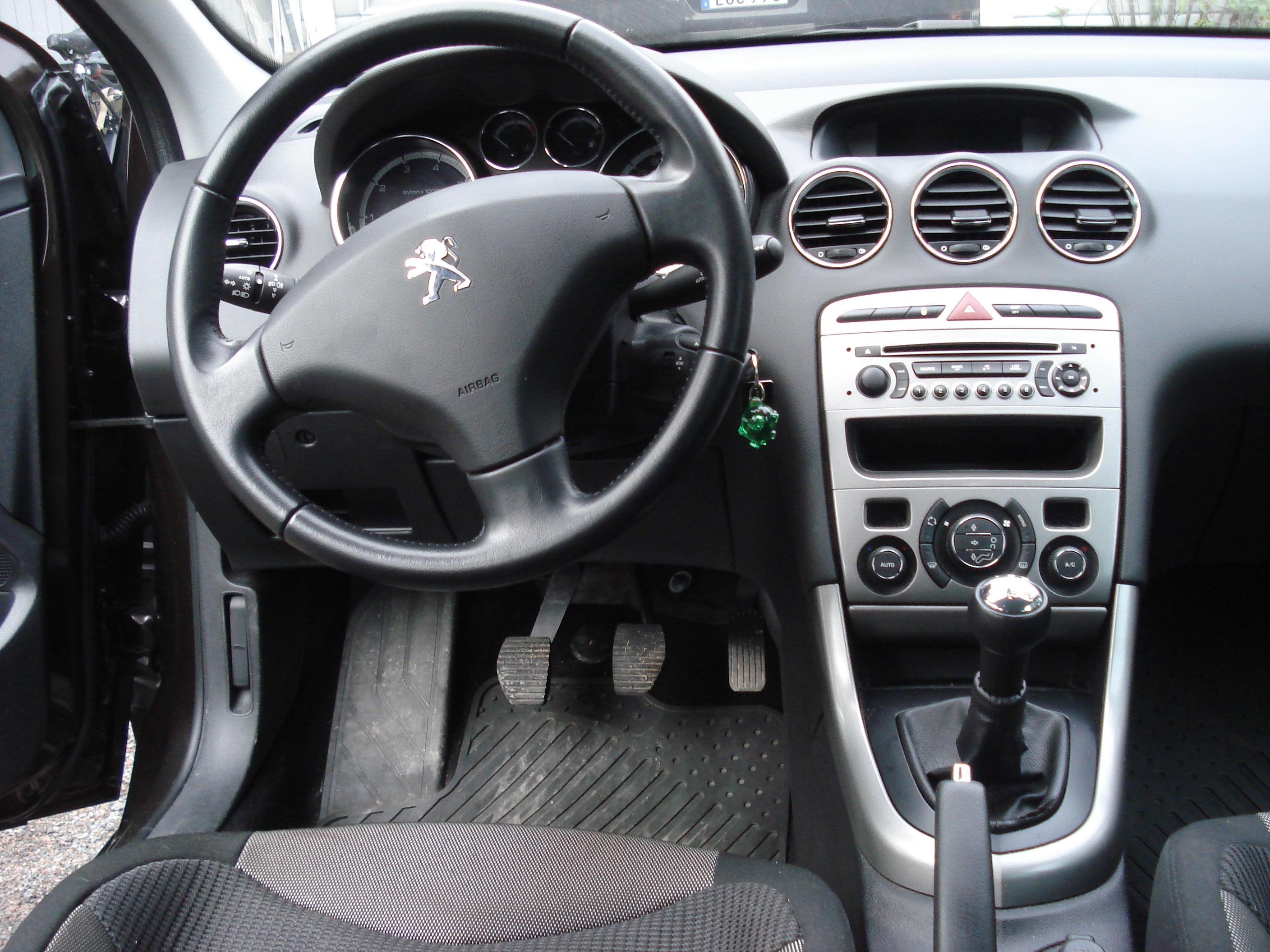 Peugeot 308 120 VTi 2012, bild 8/8