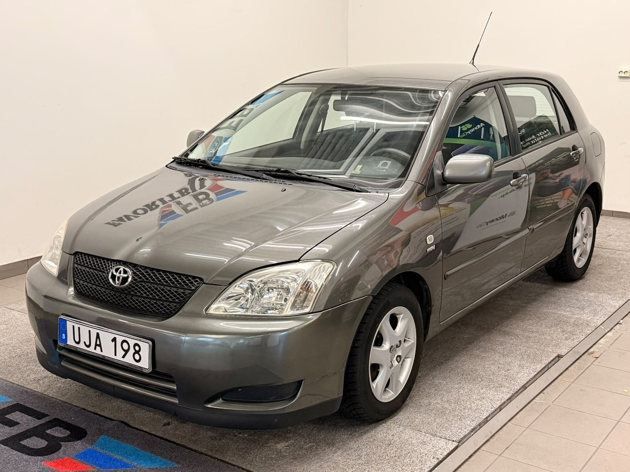 Toyota Corolla 5-dörrars 1.6 VVT-i 2003, bild 2/10