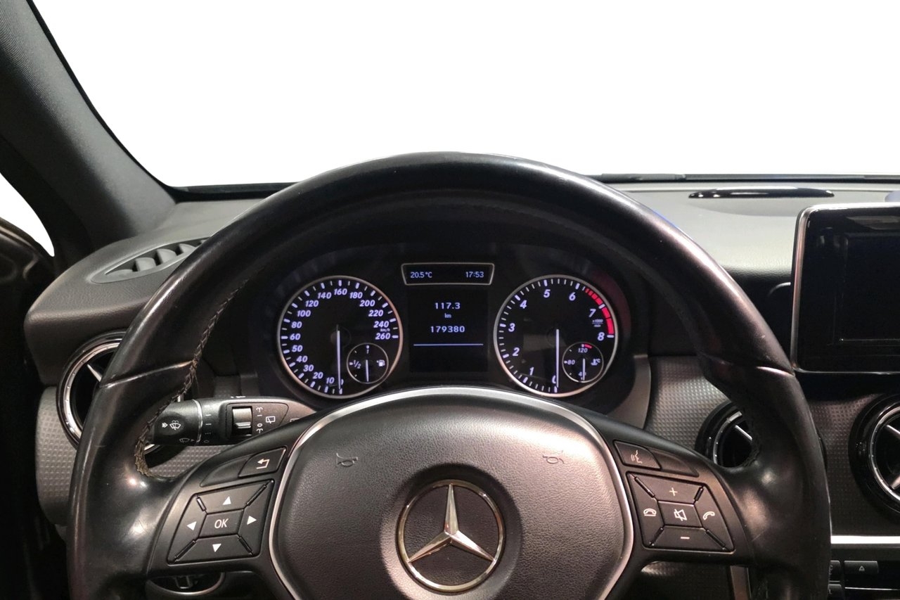 Mercedes-Benz A 180 Style Line Manuell 2013, bild 7/10