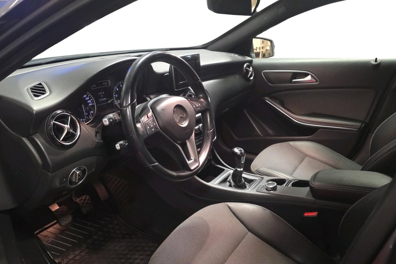 Mercedes-Benz A 180 Style Line Manuell 2013, bild 6/10