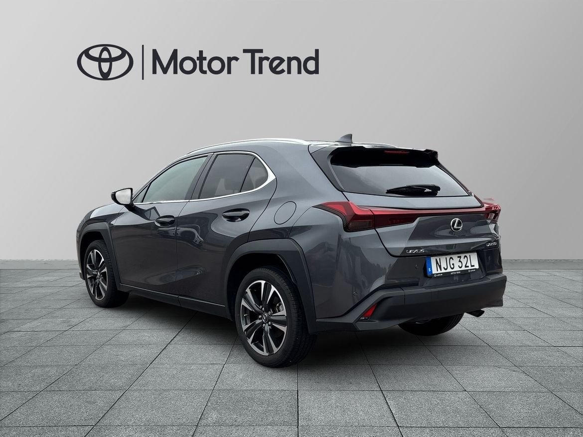 Lexus UX 250h Comfort 2023, bild 2/10