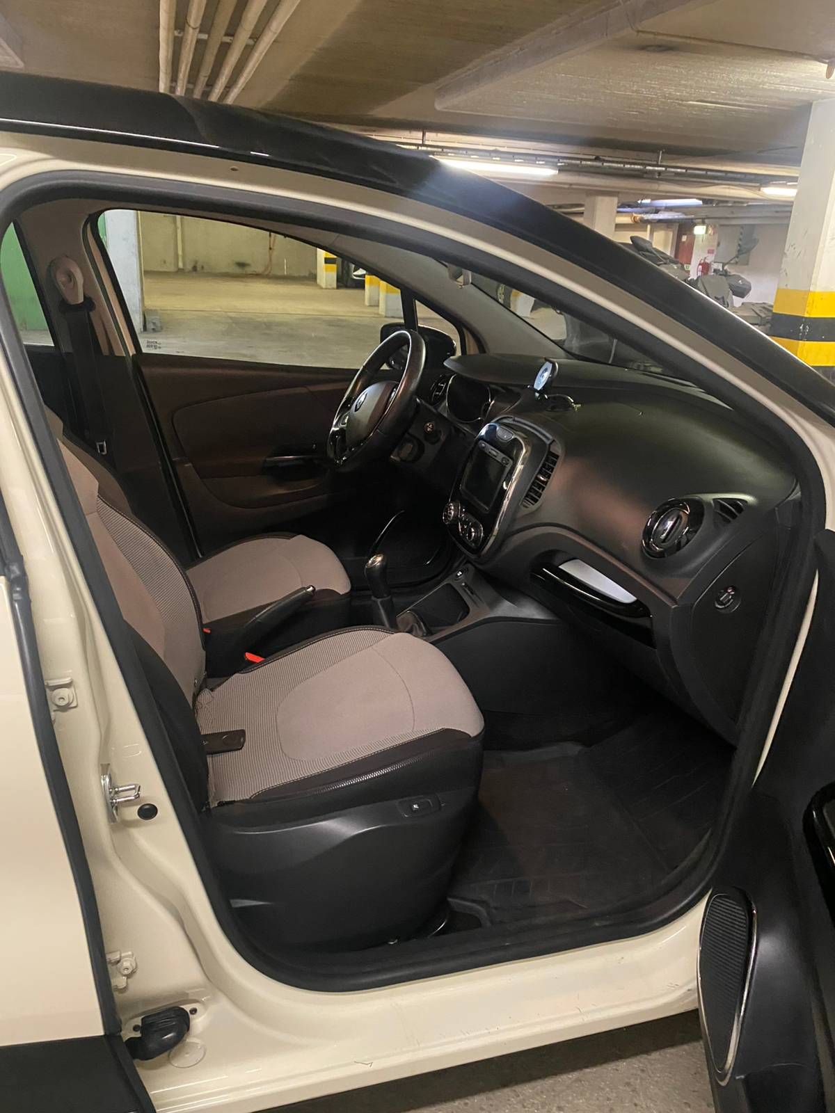 Renault Captur 0.9 TCe Manuell 2014, bild 4/8