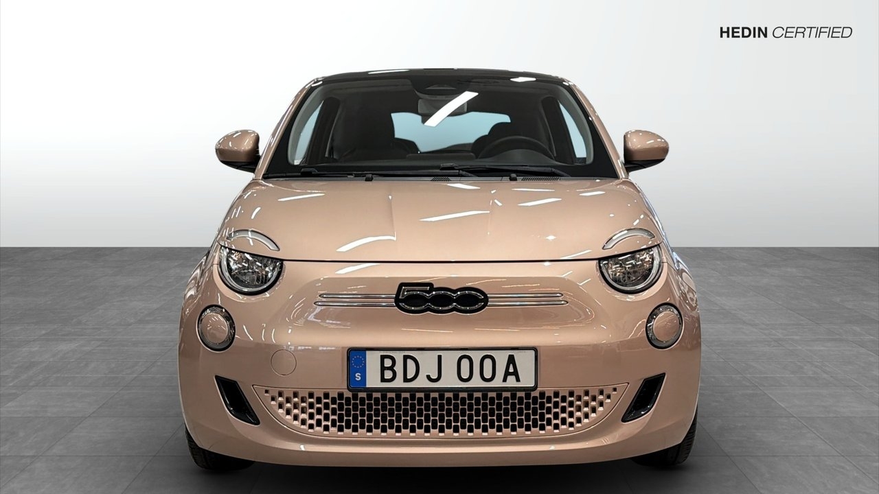 Fiat 500e 42 kWh 118hp 2022, bild 2/10