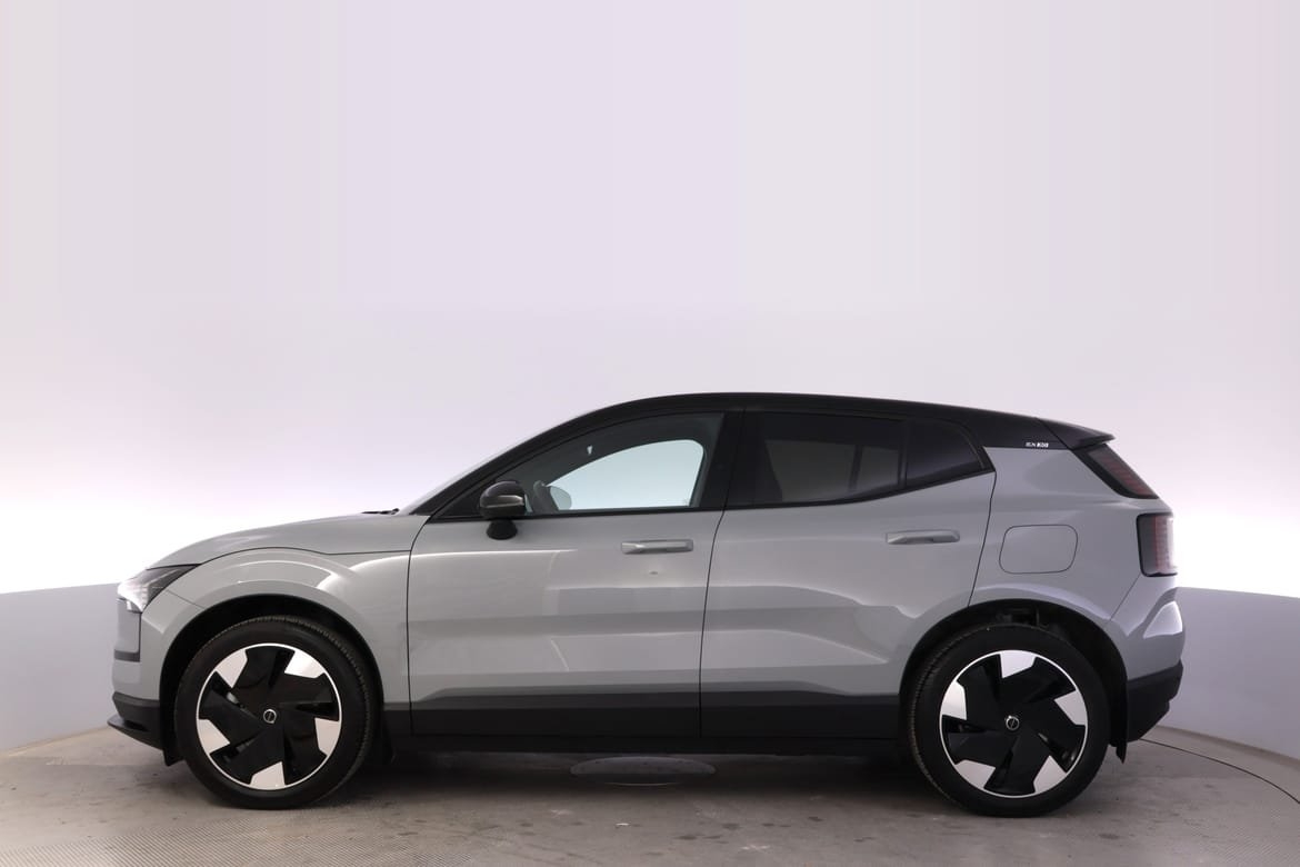 Volvo EX30 Extended Range Plus 2025, bild 2/10