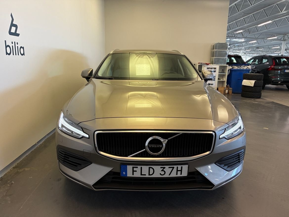 Volvo V60 T8 Momentum Advanced 2020, bild 2/10