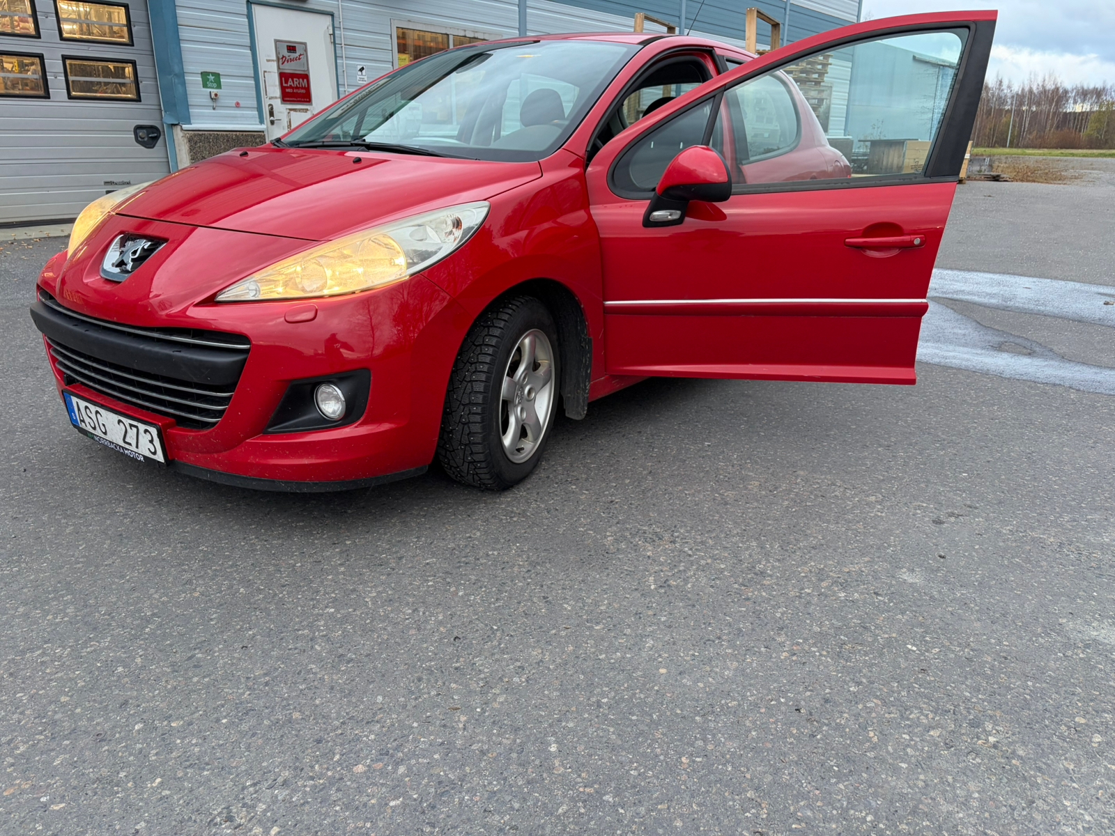 Peugeot 207 HDi FAP 110 2010, photo 2/6