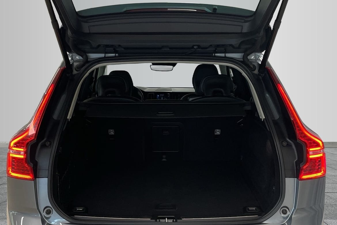 Volvo XC60 B4 Diesel Momentum Advanced 2020, photo 9/10