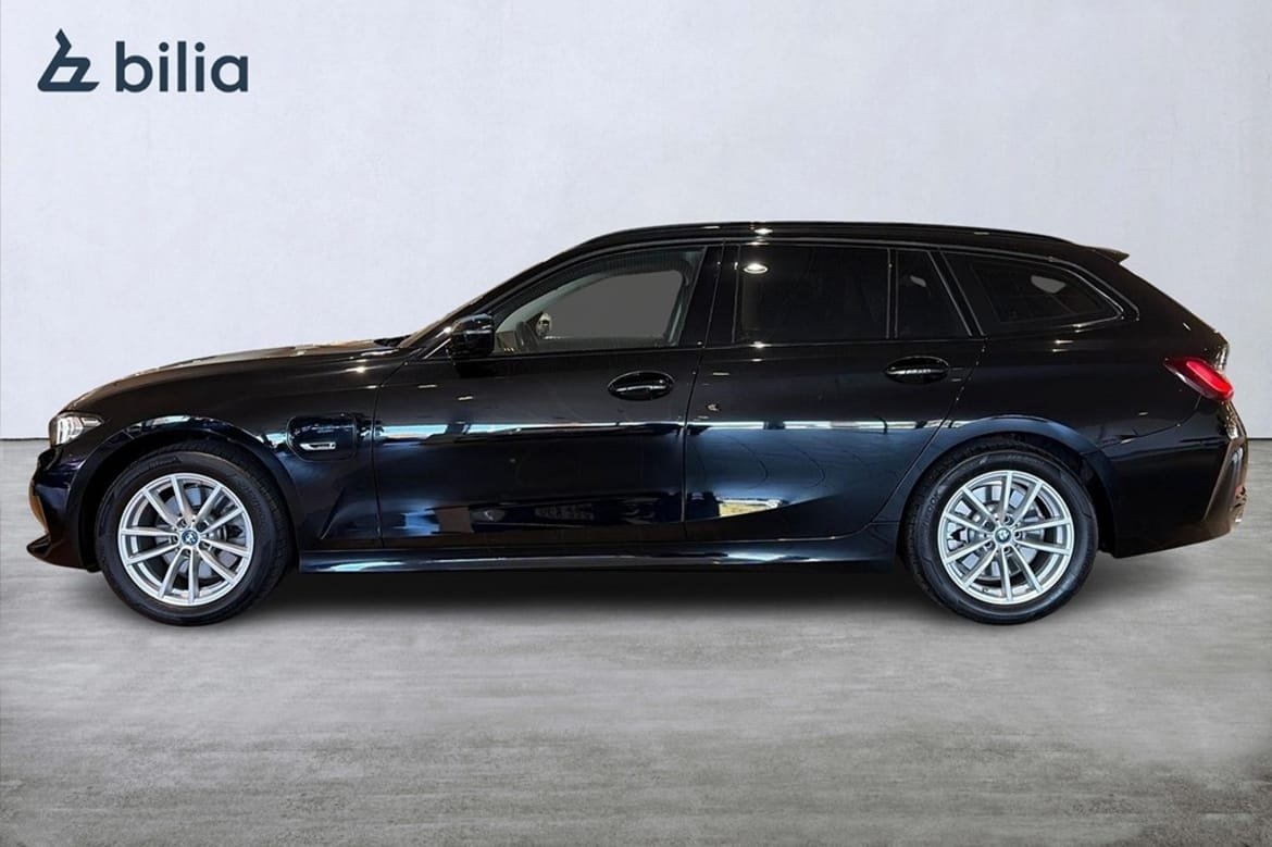 BMW 330e 2023, bild 7/10