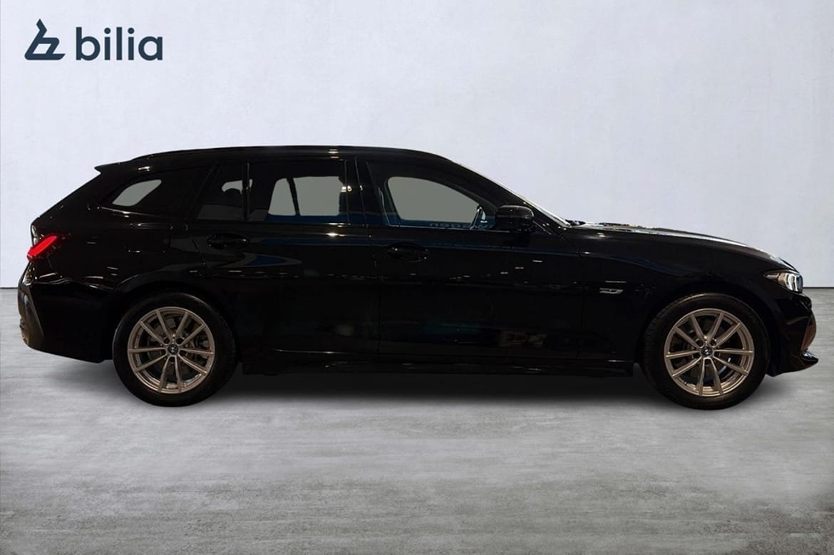 BMW 330e 2023, bild 6/10