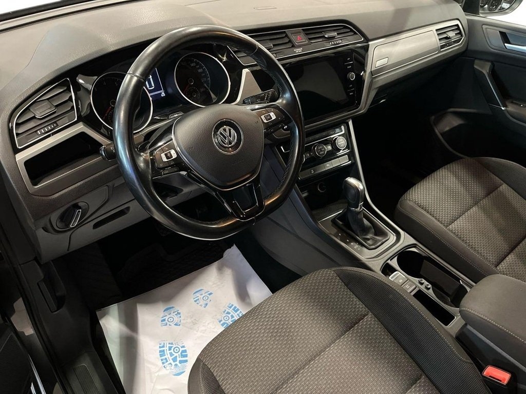 Volkswagen Touran 1.4 TSI R-Line 2018, photo 4/10