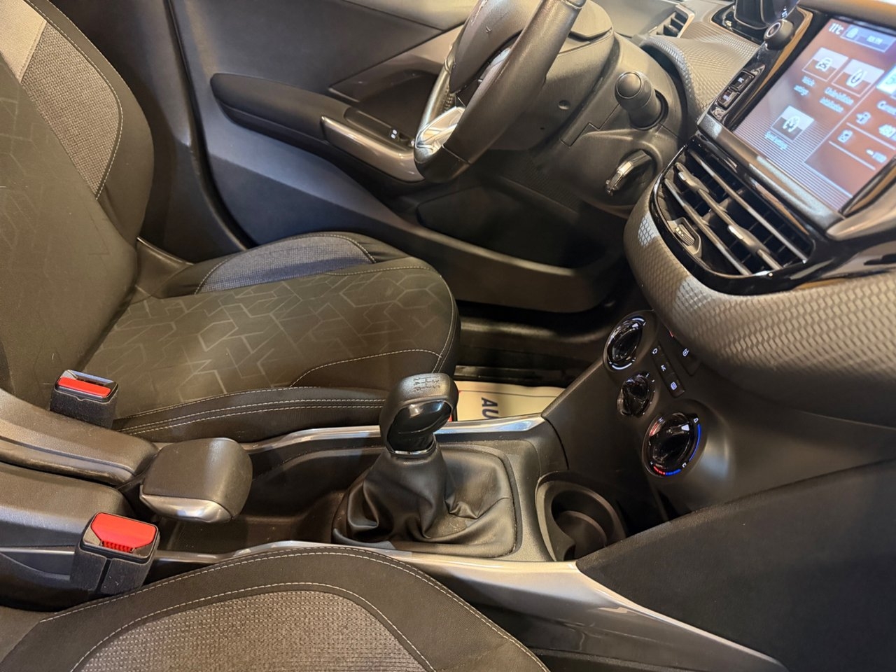 Peugeot 2008 2016, photo 6/15