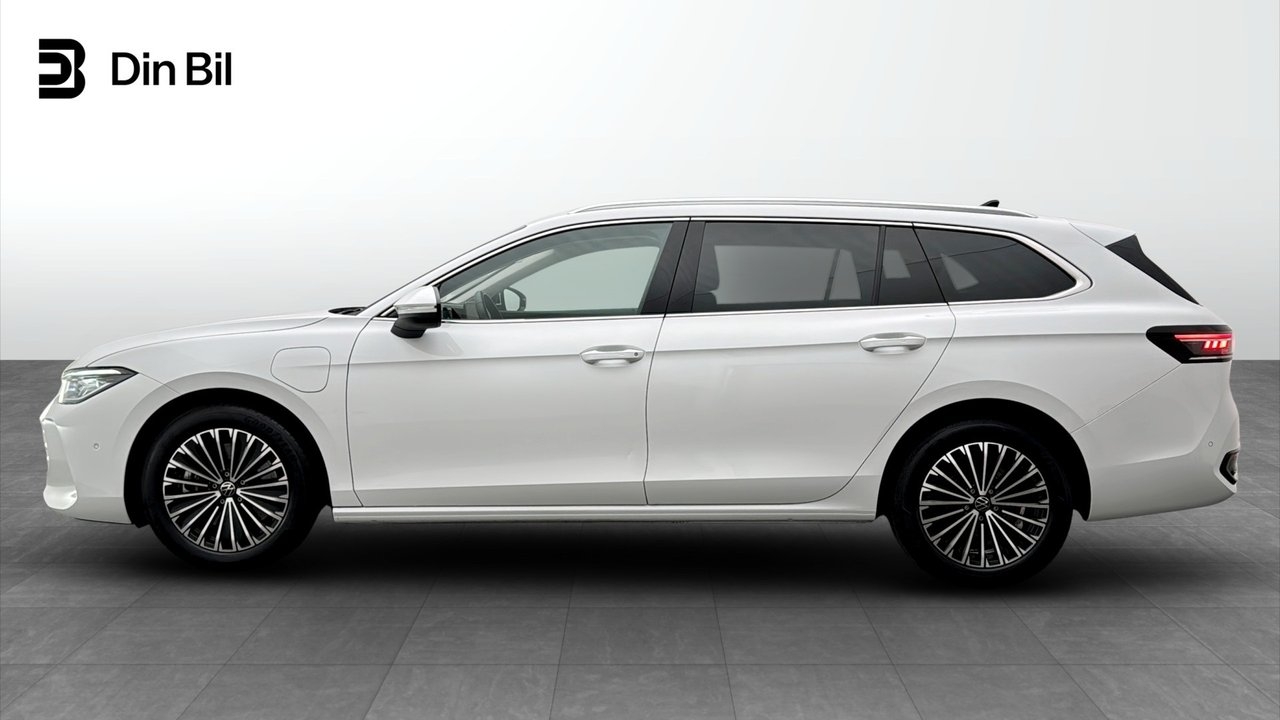 Volkswagen Passat Elegance 2025, bild 2/10