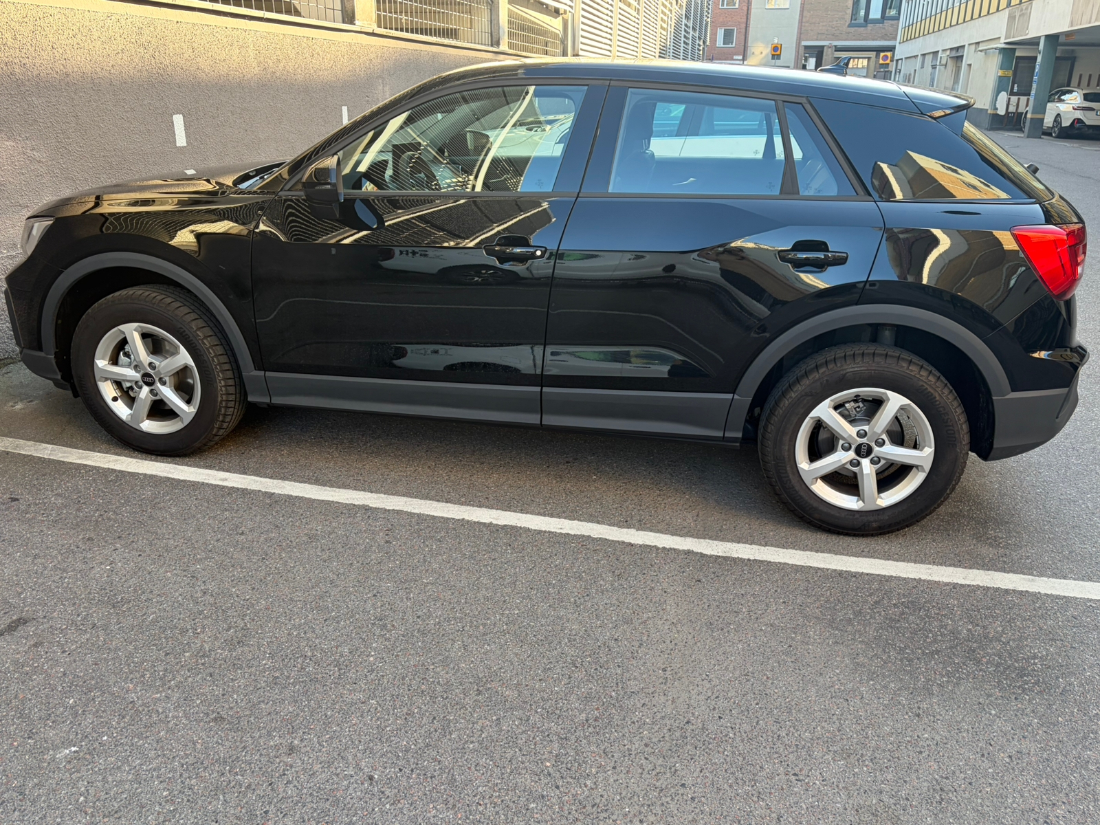 Audi Q2 30 TFSI 2025, photo 3/5