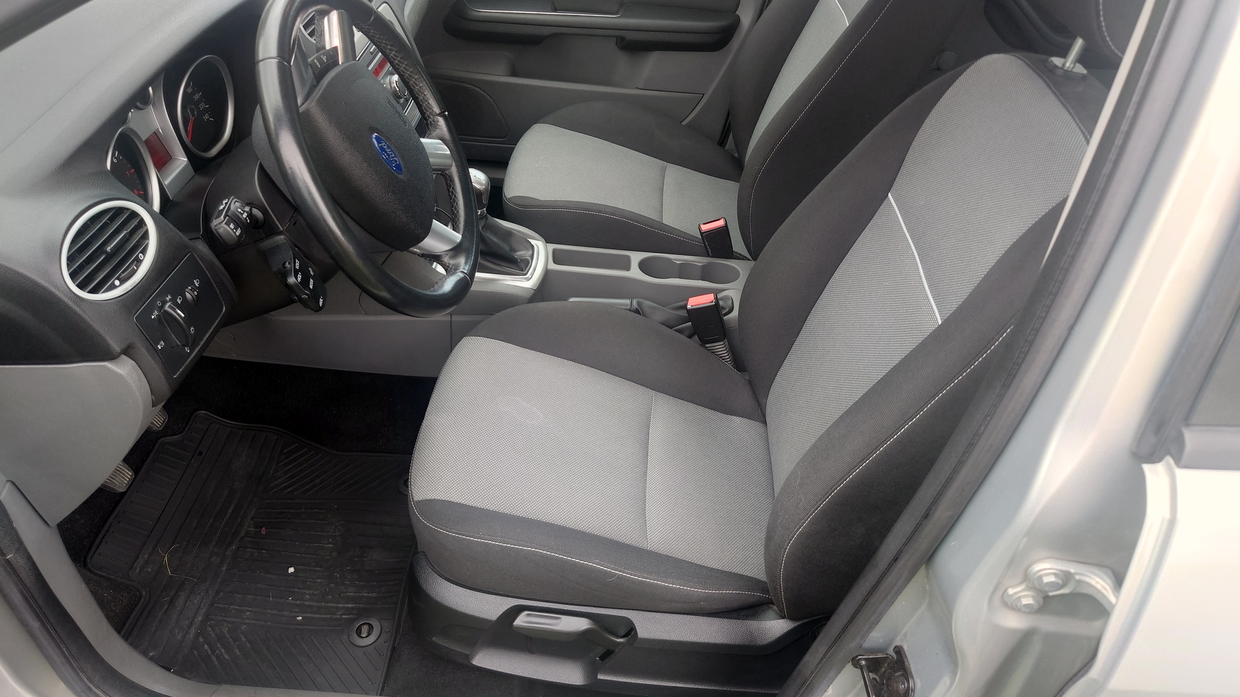 Ford Focus 2011, bild 5/10