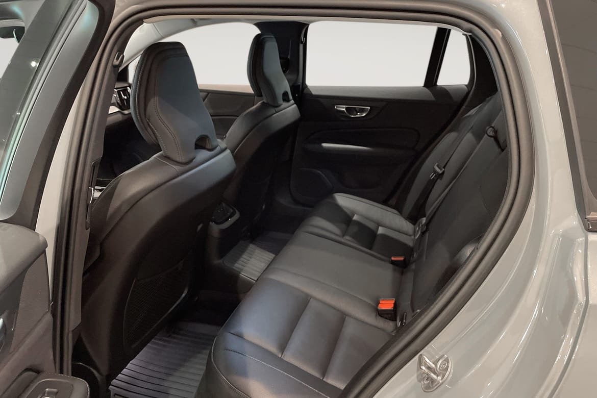 Volvo V60 T6 Plus Dark Edition 2025, kuva 7/10
