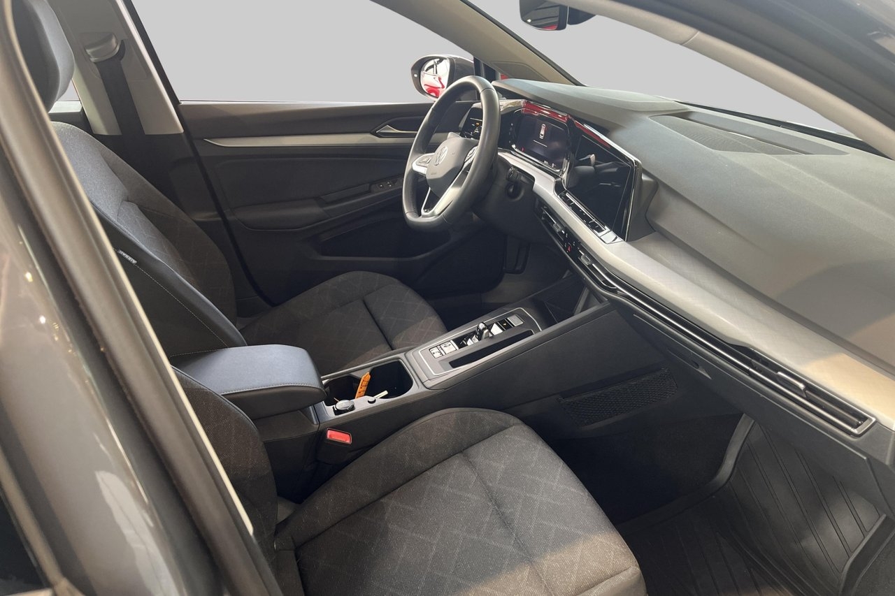 Volkswagen Golf 1.5 eTSI 2023, bild 7/10