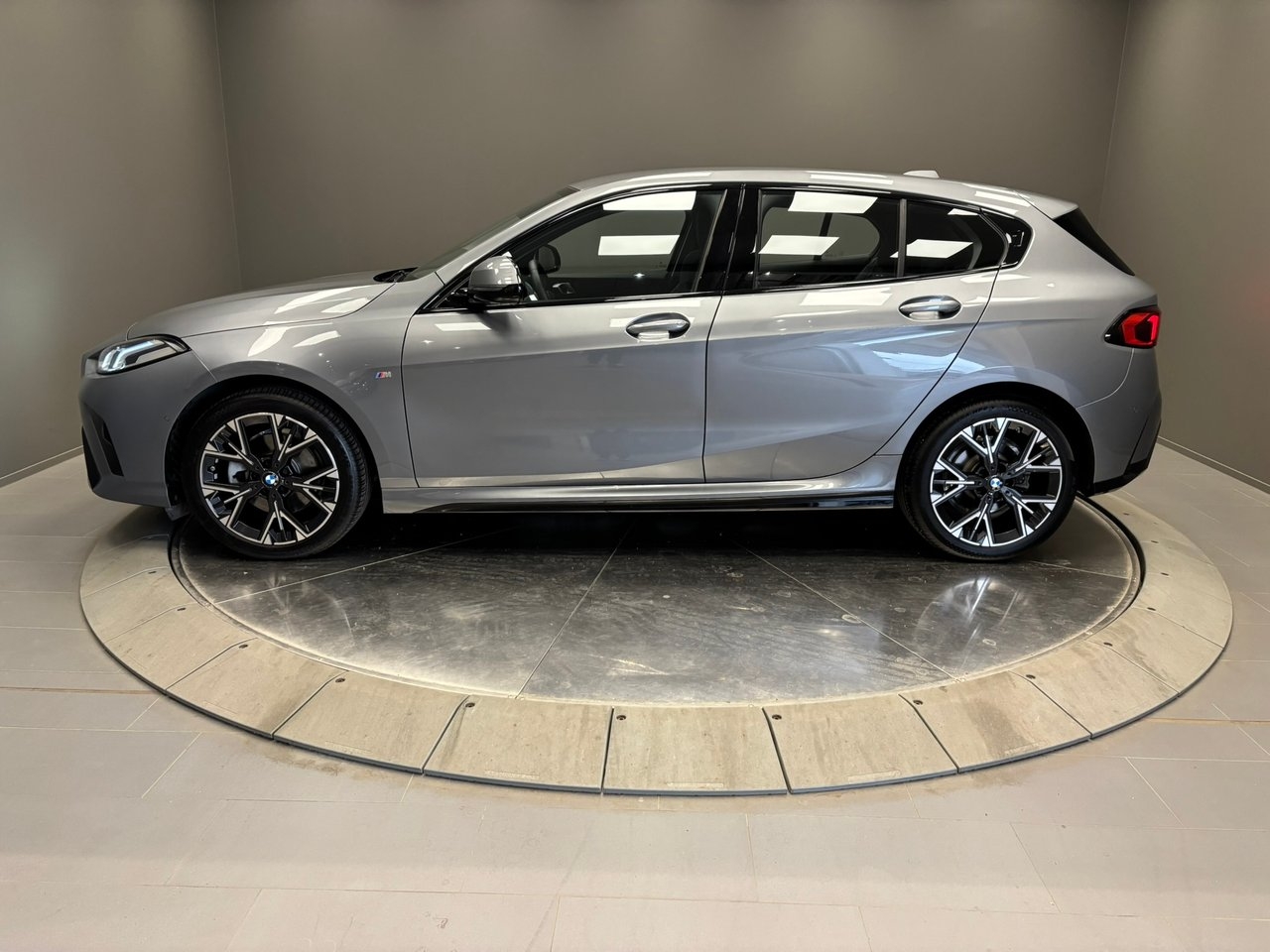 BMW 120 M Sport Design 2025, bild 2/10