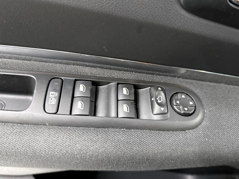 Peugeot 3008 e-HDi 115 Active 2014, bild 5/10