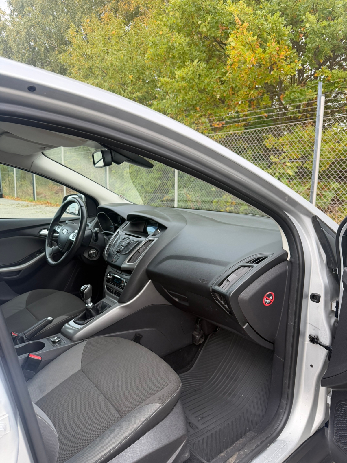 Ford Focus Kombi 1.6 TDCi Manuell 2012, bild 7/10