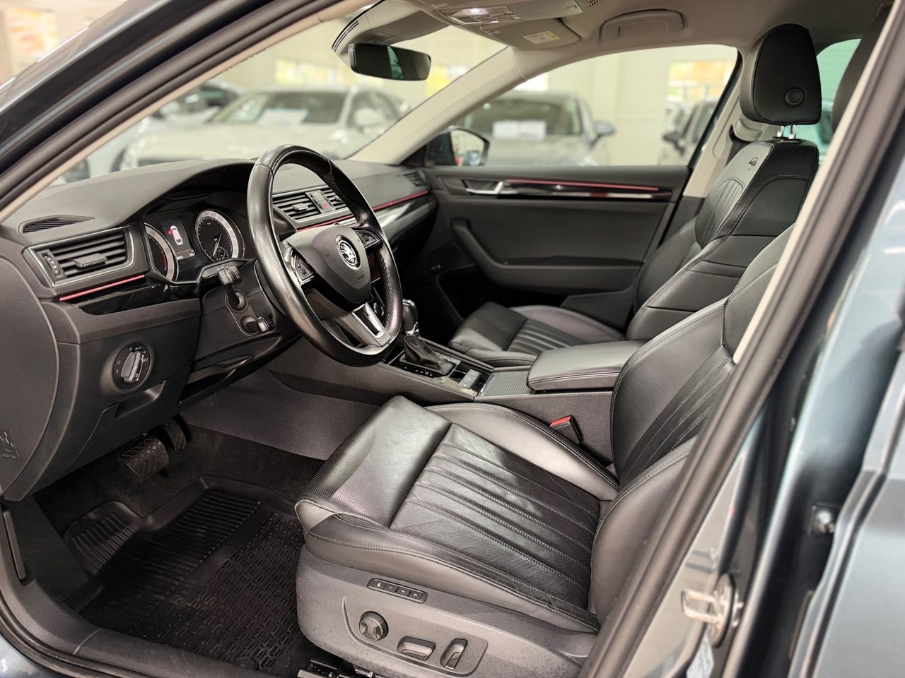 Skoda Superb 2.0 TDI SCR 2019, bild 7/10