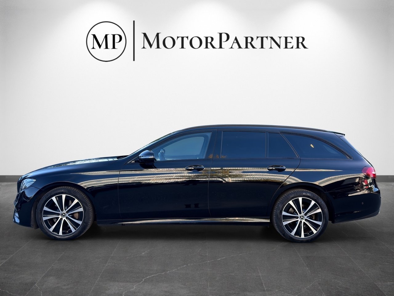 Mercedes-Benz E 220 d AMG 2017, bild 4/10