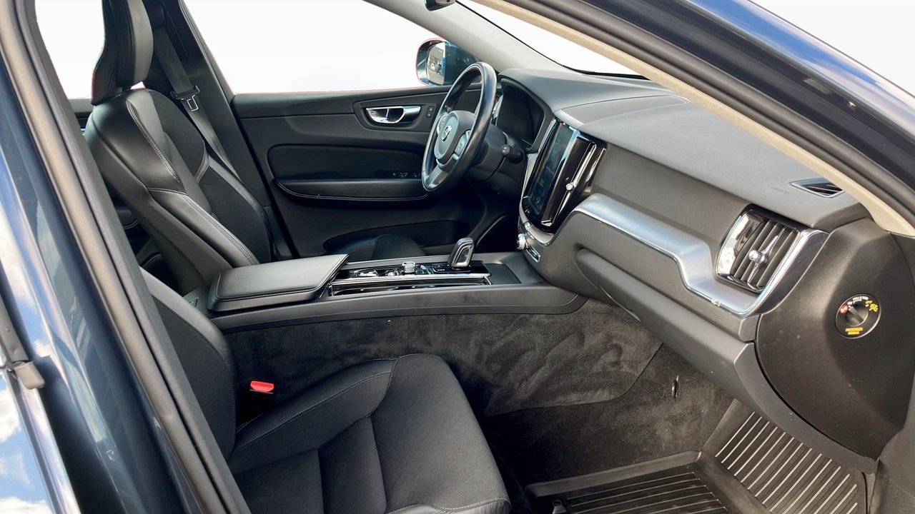 Volvo XC60 B4 Diesel Momentum 2020, photo 3/10