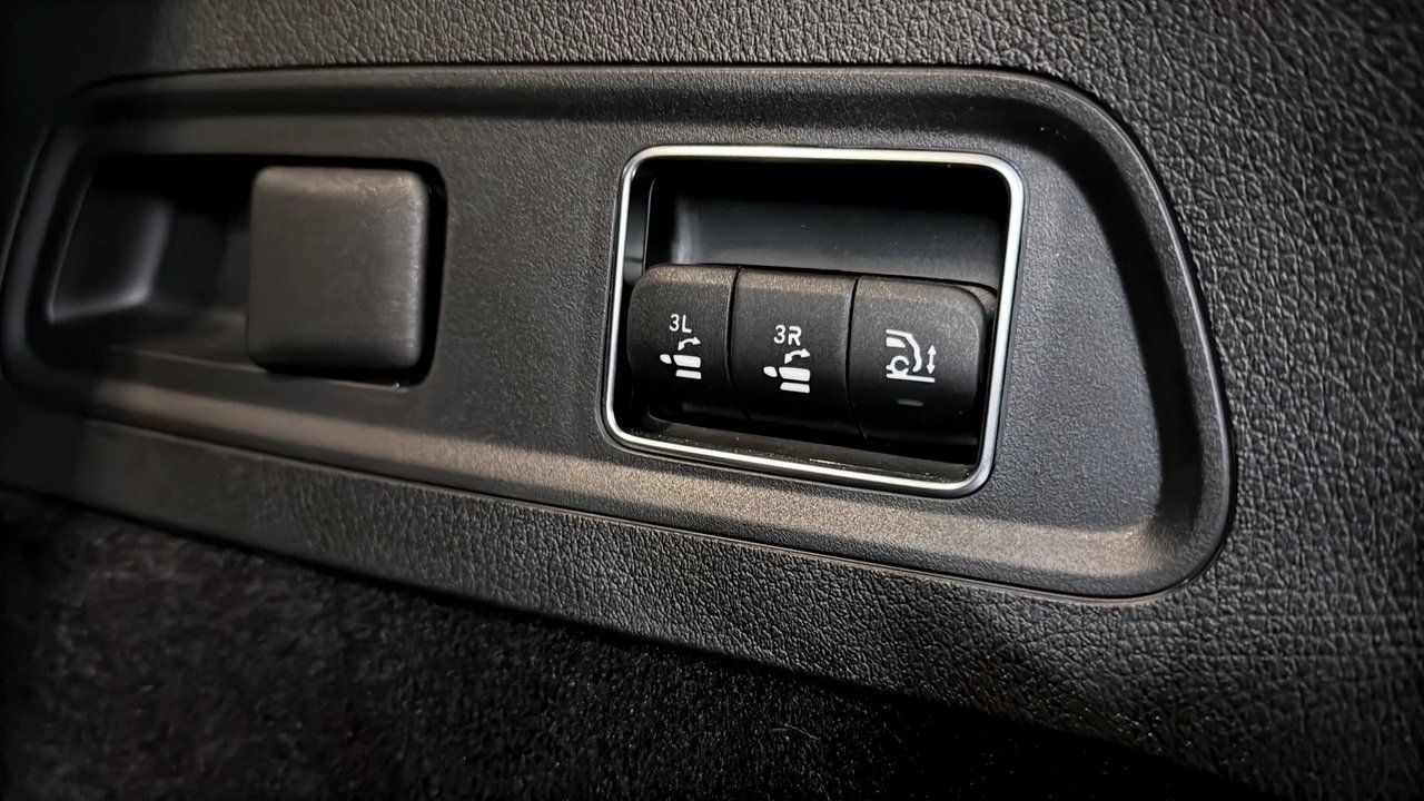 Mercedes-Benz GLS Premium Plus 2026, photo 25/26