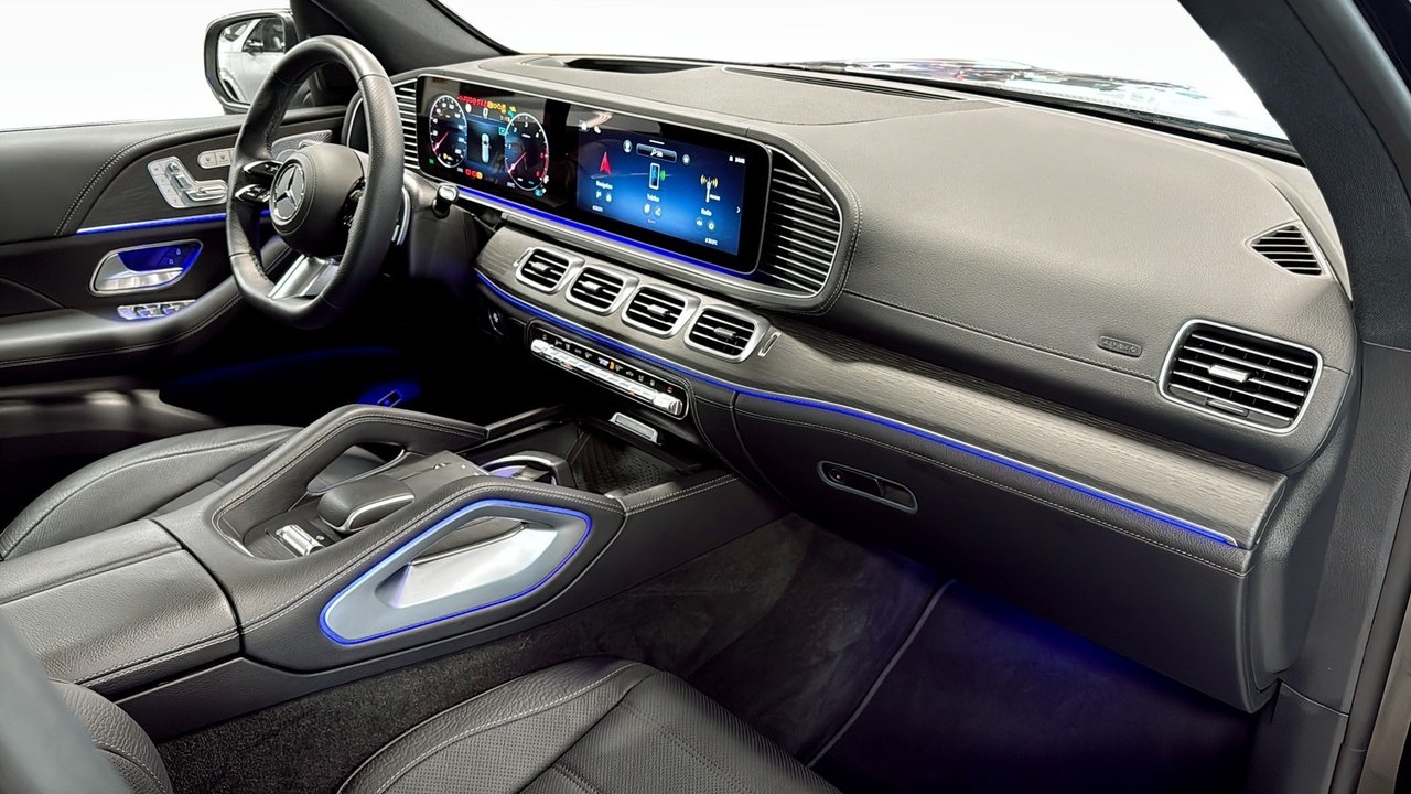 Mercedes-Benz GLS Premium Plus 2026, photo 3/26