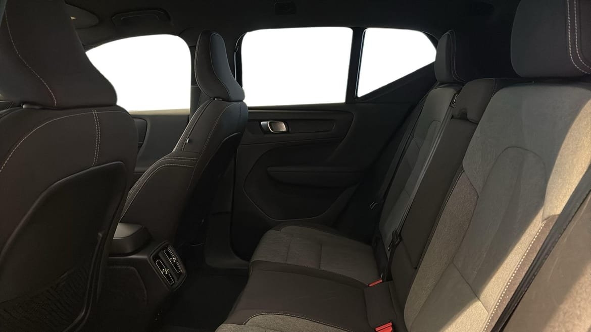 Volvo XC40 B3 Plus Dark 2025, bild 7/10