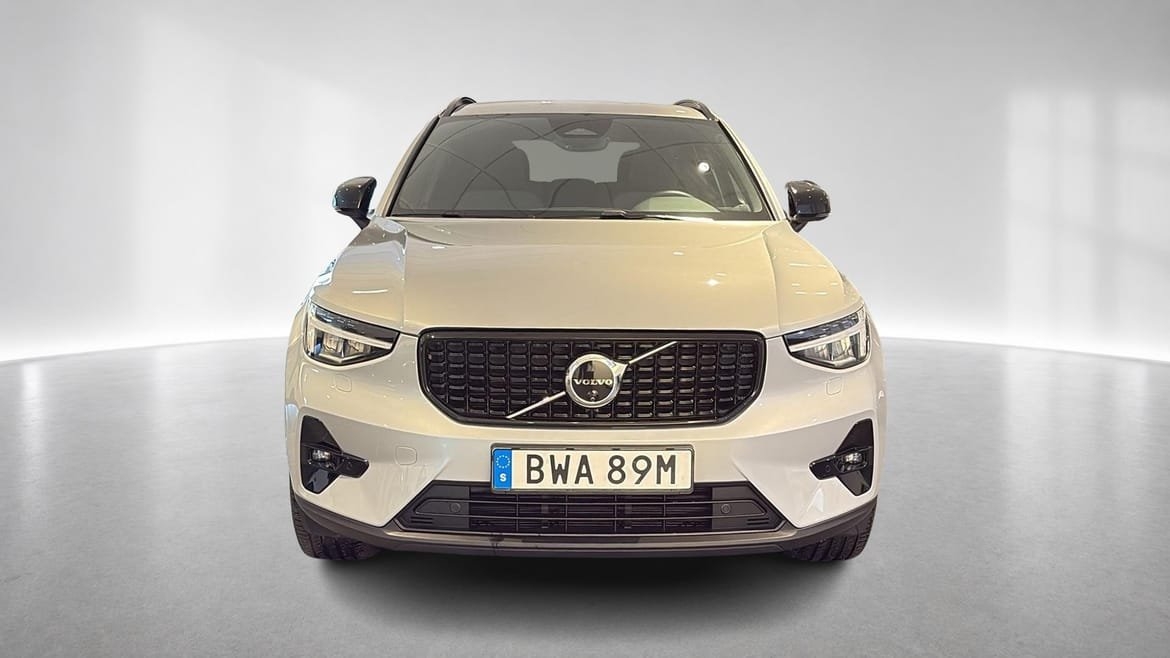 Volvo XC40 B3 Plus Dark 2025, photo 9/10