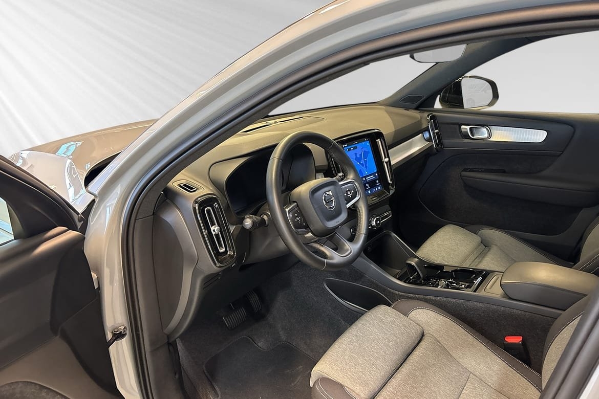 Volvo XC40 B3 Plus Dark 2025, bild 7/10