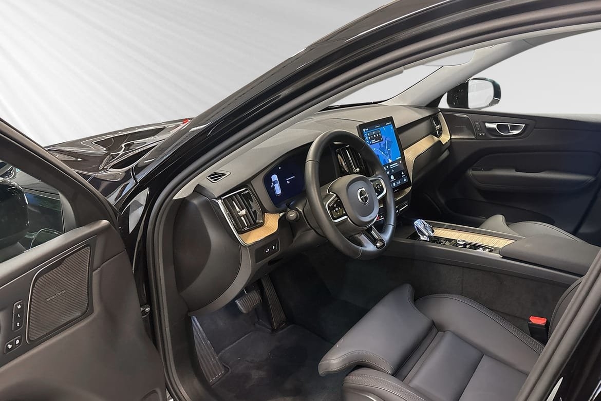 Volvo XC60 T6 Plus Dark Nordic Edition 2026, bild 7/10