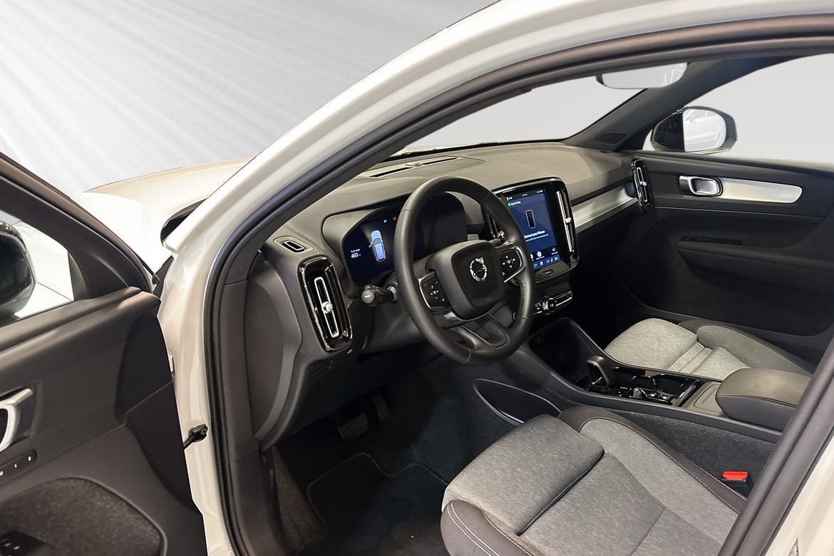 Volvo XC40 B4 Plus Dark 2026, bild 7/10
