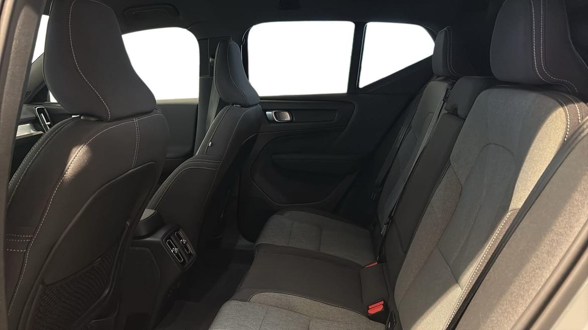 Volvo XC40 B3 Plus Dark 2025, bild 6/10