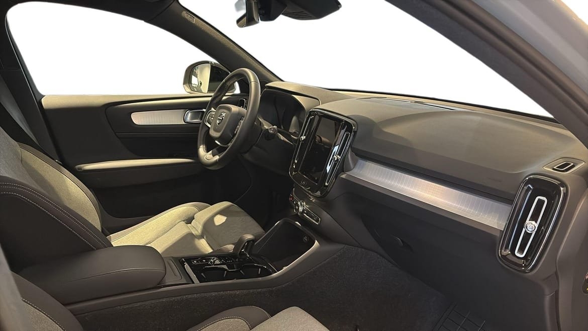 Volvo XC40 B3 Plus Dark 2025, bild 4/10