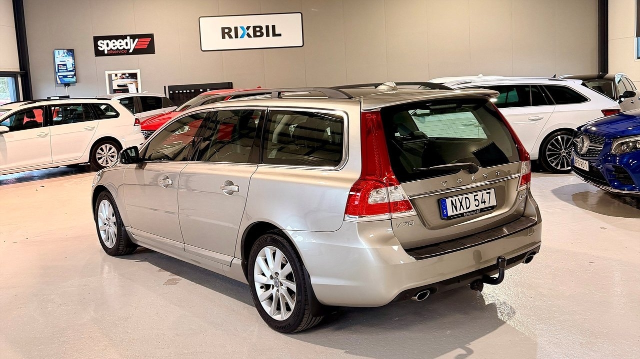 Volvo V70 D4 Momentum Classic 2016, kuva 2/10