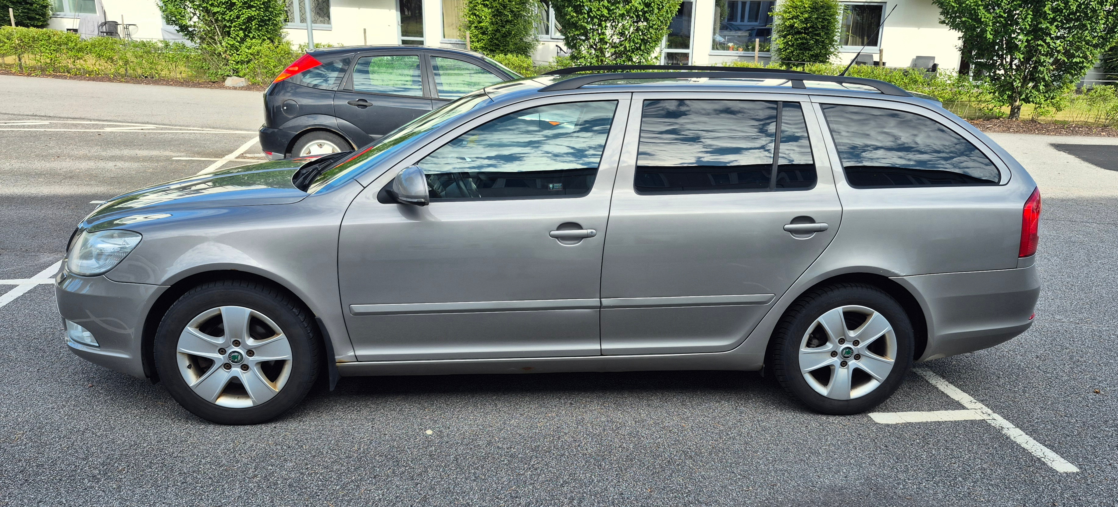 Skoda Octavia 2010, bild 5/6