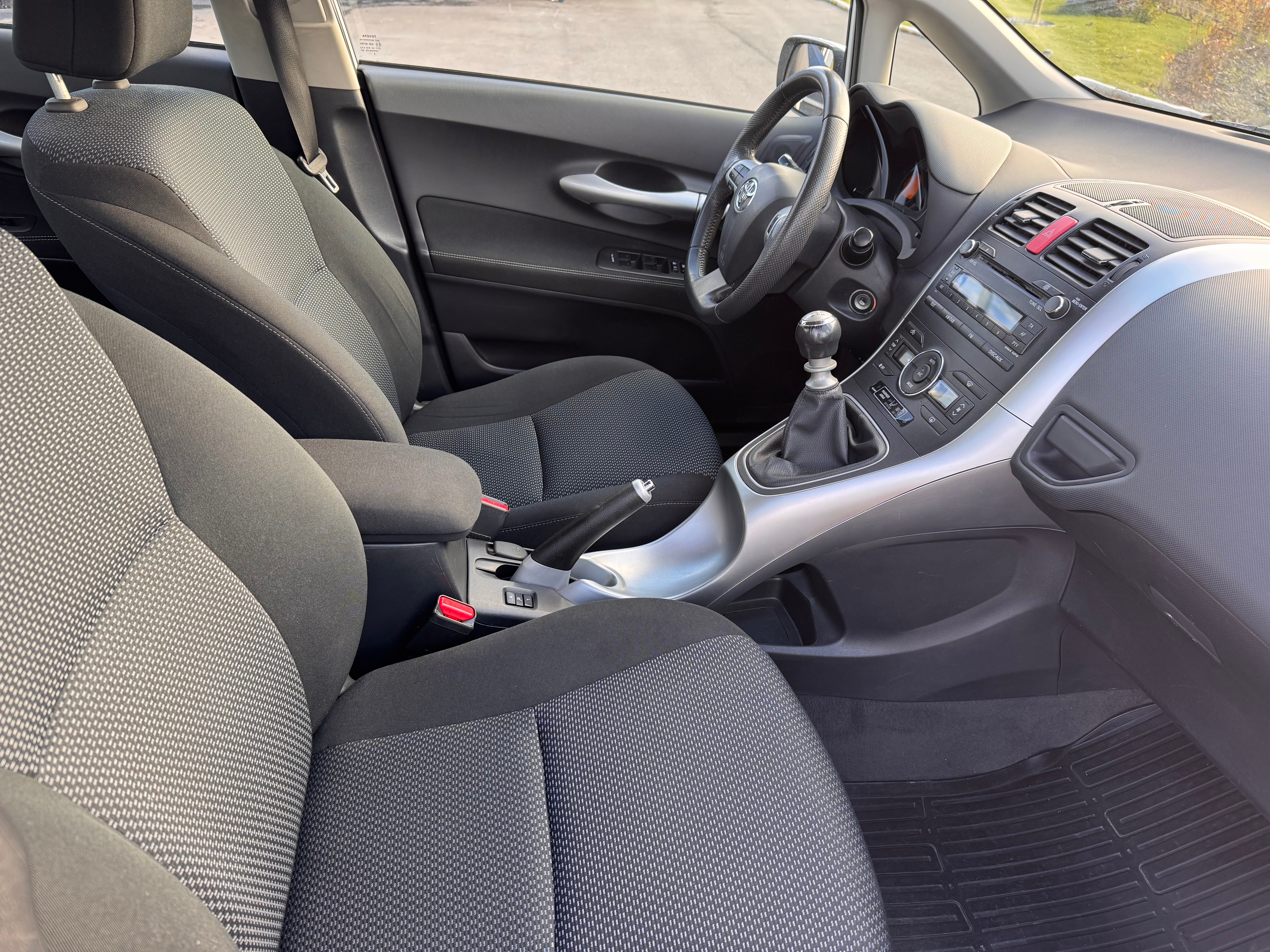 Toyota Auris 1.4 D-4D 2011, kuva 7/10