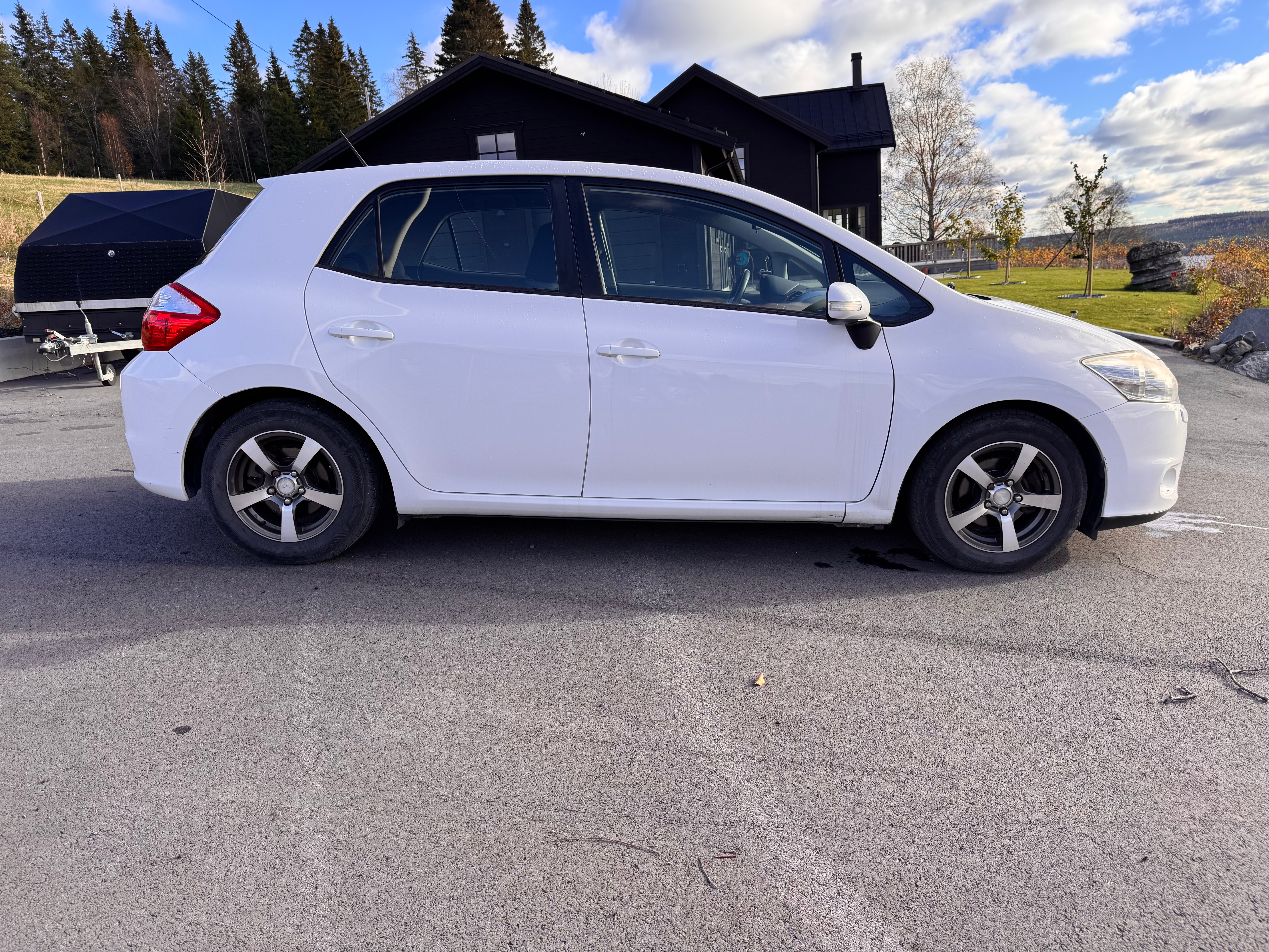 Toyota Auris 1.4 D-4D 2011, kuva 2/10
