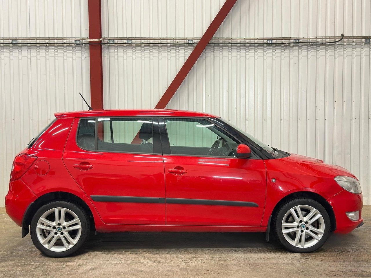 Skoda Fabia 1.6 TDI 2011, bild 3/26