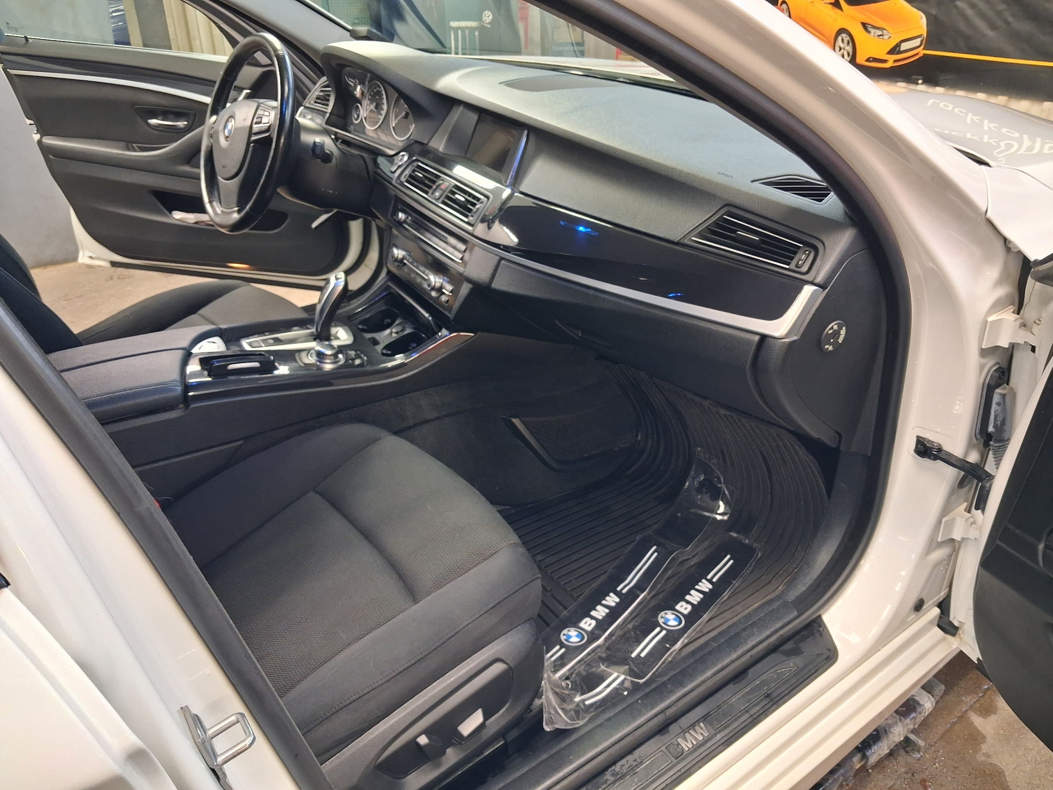 BMW 520d 2014, kuva 9/10